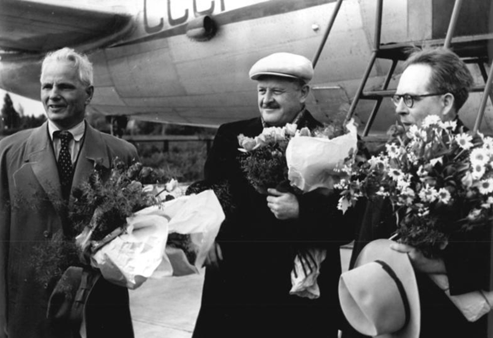 Soviet writers in Berlin on 21 May 1952 to take part in the 3rd German Writers' Congress. From left to right: Stepan Stschipatschew, Nazim Hikmet and Prof. Myasnikov (photograph via Wikimedia Commons)